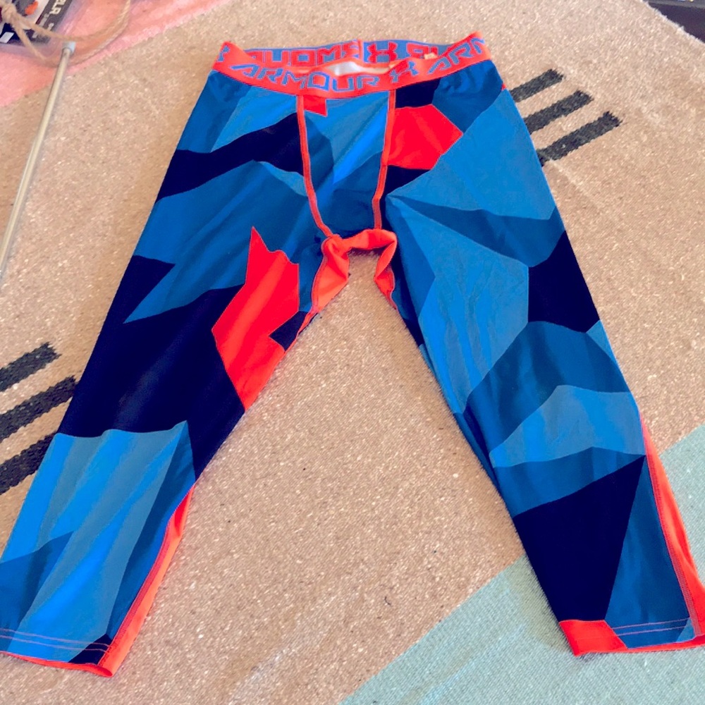 Youth XL or men’s S/M leggings